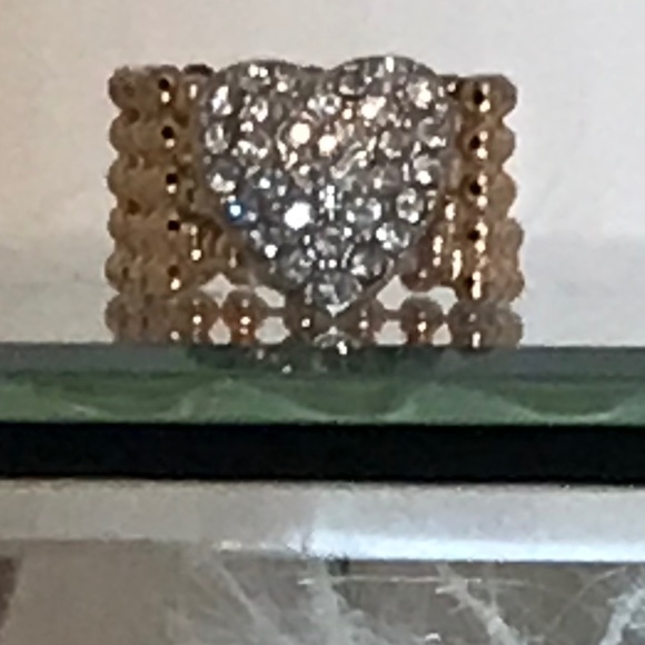 NWOT Guess Rose Gold Tone Ring With Stretchable Band & White Rhinestones - Picture 9 of 9